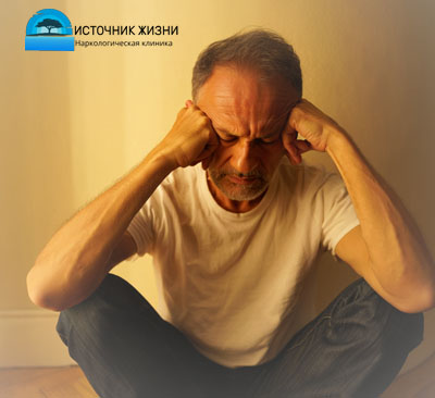 У мужчины болит голова